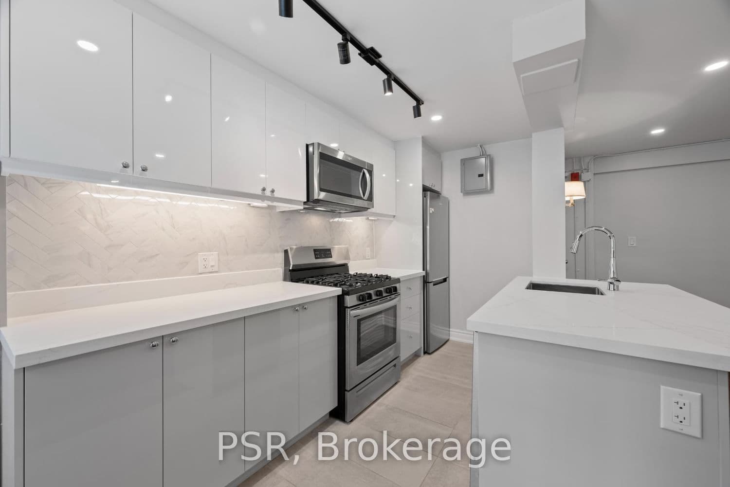 24 - 8 St Thomas Street, Toronto, ON — photo 3