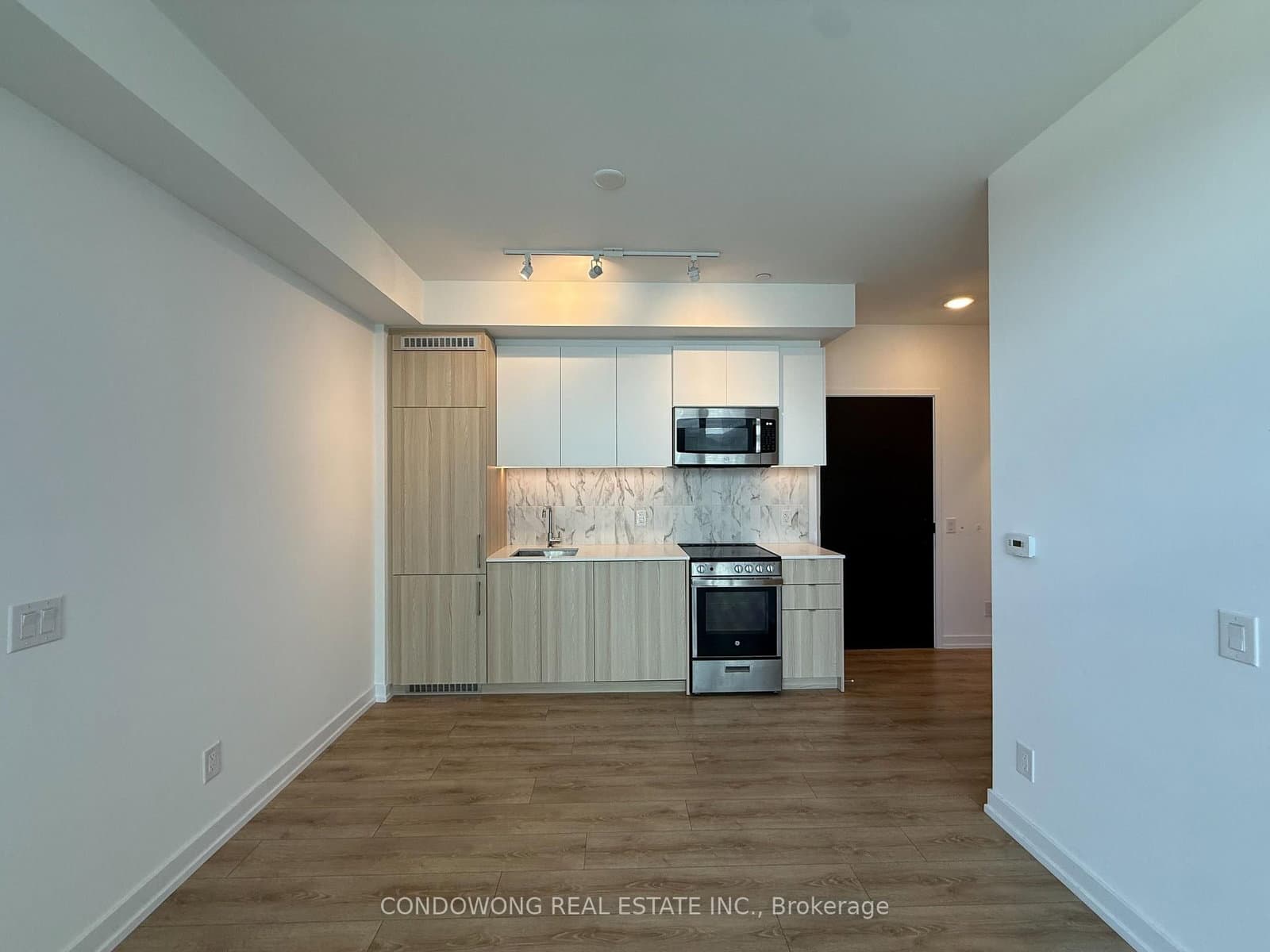 702 - 500 Dupont Street, Toronto, ON — photo 2