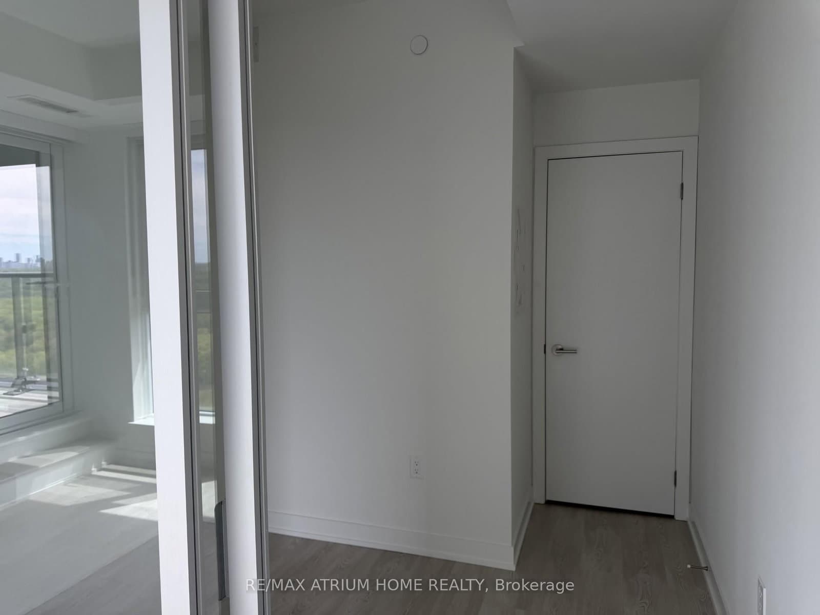 2701 - 5 Quarrington Lane, Toronto, ON — photo 2