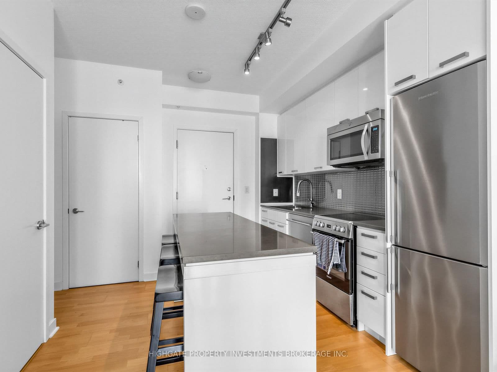 2311 - 295 Adelaide Street, Toronto, ON — photo 2