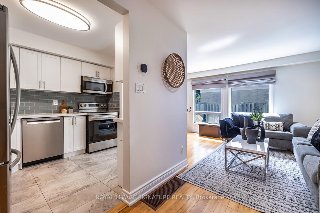 106 Thorny Vineway, Toronto, ON — photo 3