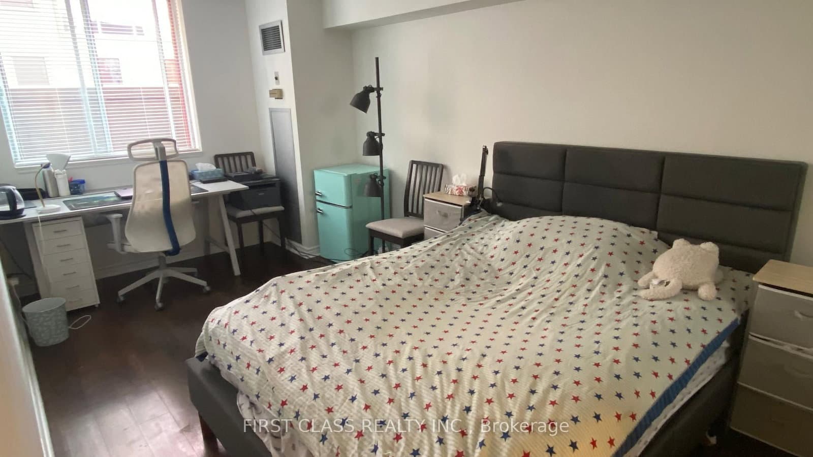 303 (Master Bedroom) - 736 Bay Street, Toronto, ON — photo 2