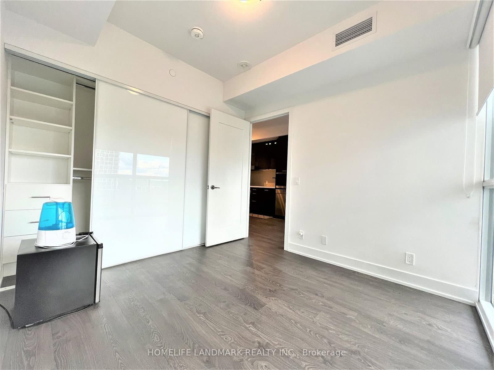 1105 - 11 Lillian Street, Toronto, ON — photo 3