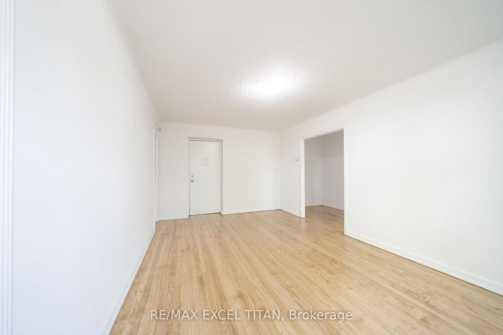 24 - 8 Mallory Gardens, Toronto, ON — photo 3