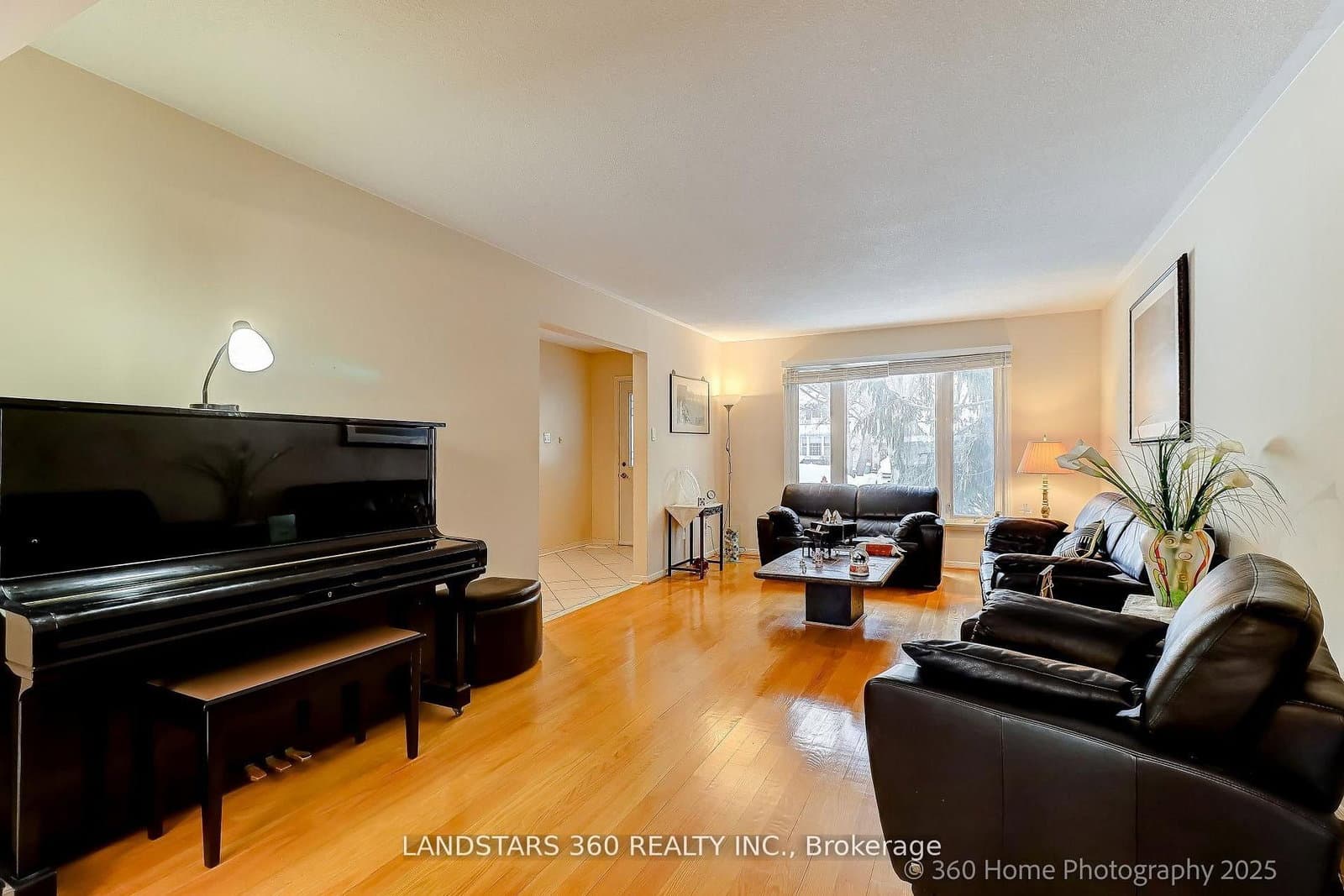 31 Whitehorn Crescent, Toronto, ON — photo 3