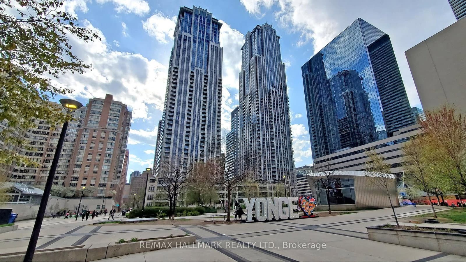 49 - 384 Yonge Street, Toronto, ON