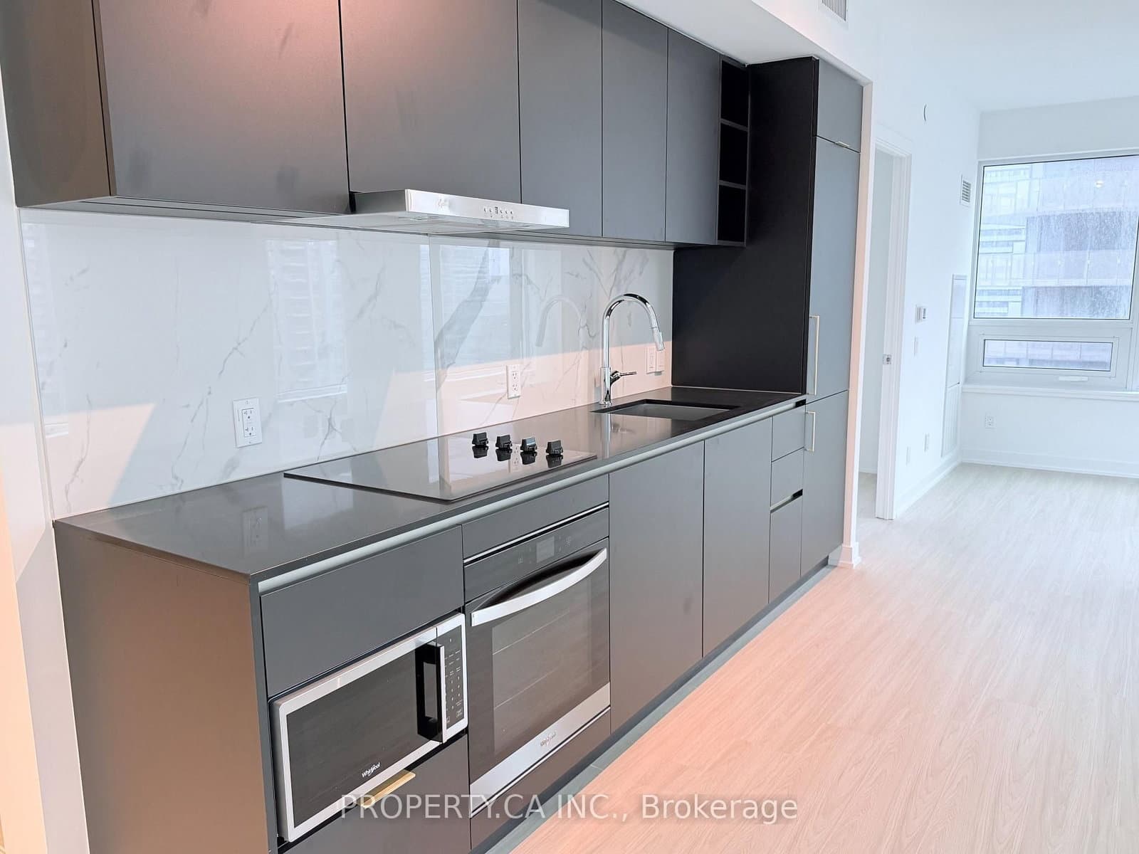 1916 - 8 Wellesley Street, Toronto, ON — photo 3