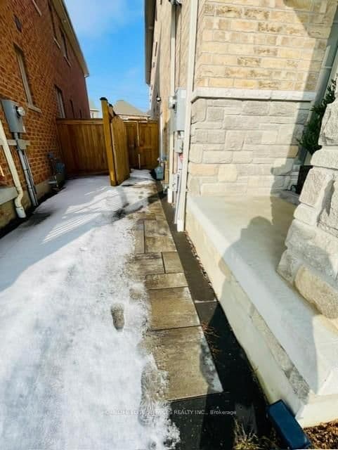 40 Stannardville Drive, Ajax, ON — photo 3