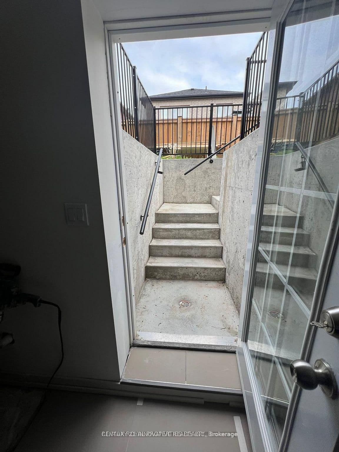 1042 Kingpeak Crescent, Pickering, ON