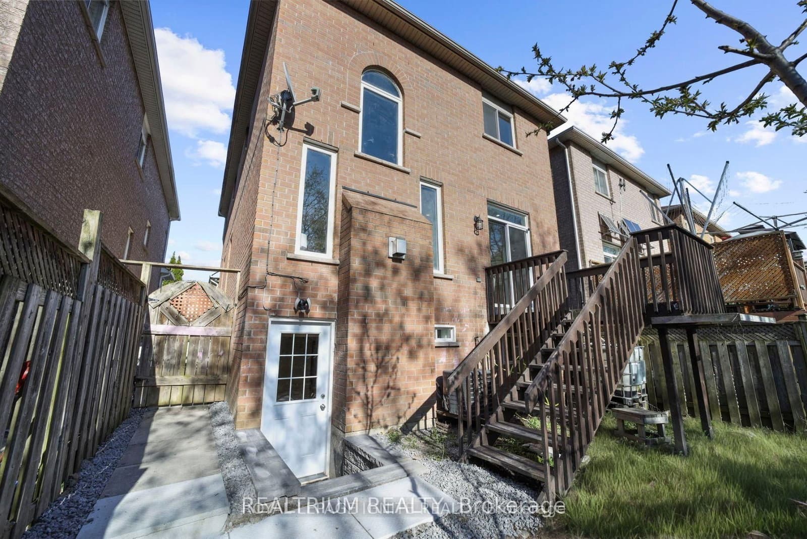 30 Blackbird Gate, Toronto, ON — photo 2