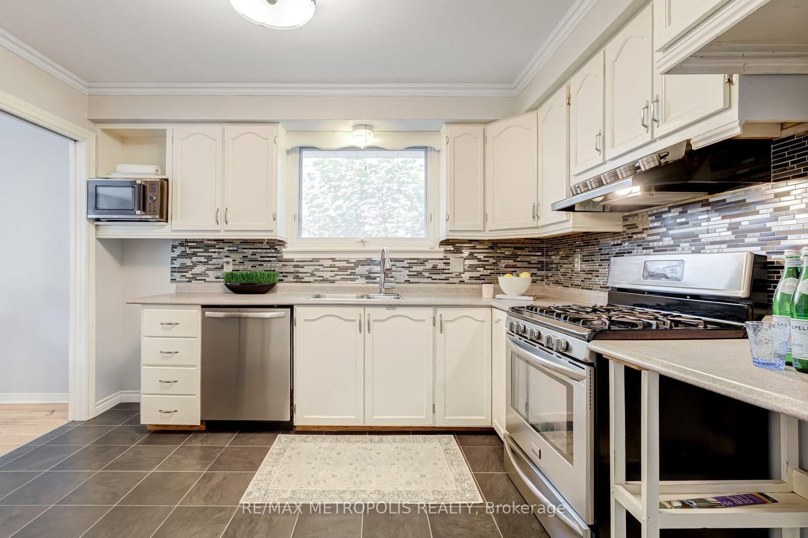 Upper - 287 Waverly Street, Oshawa, ON