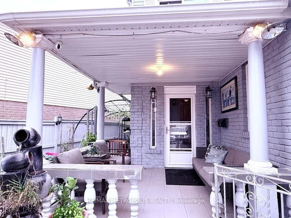 4 Shepmore Terrace, Toronto, ON — photo 2