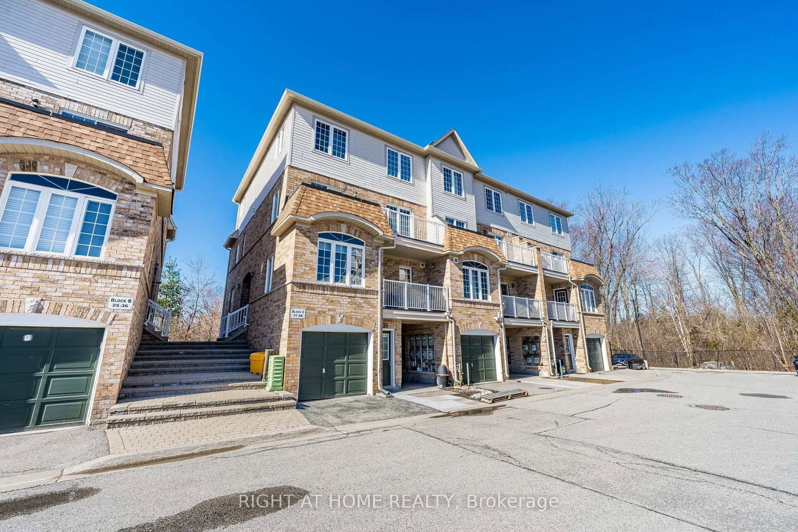 40 - 200 Mclevin Avenue, Toronto, ON — photo 2