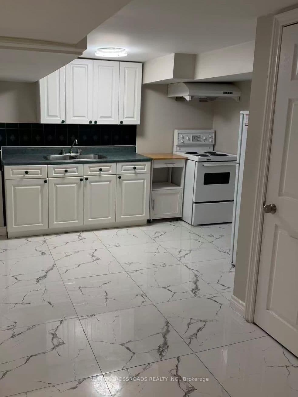 Bsmt - 16 Crosland Drive, Toronto, ON — photo 3