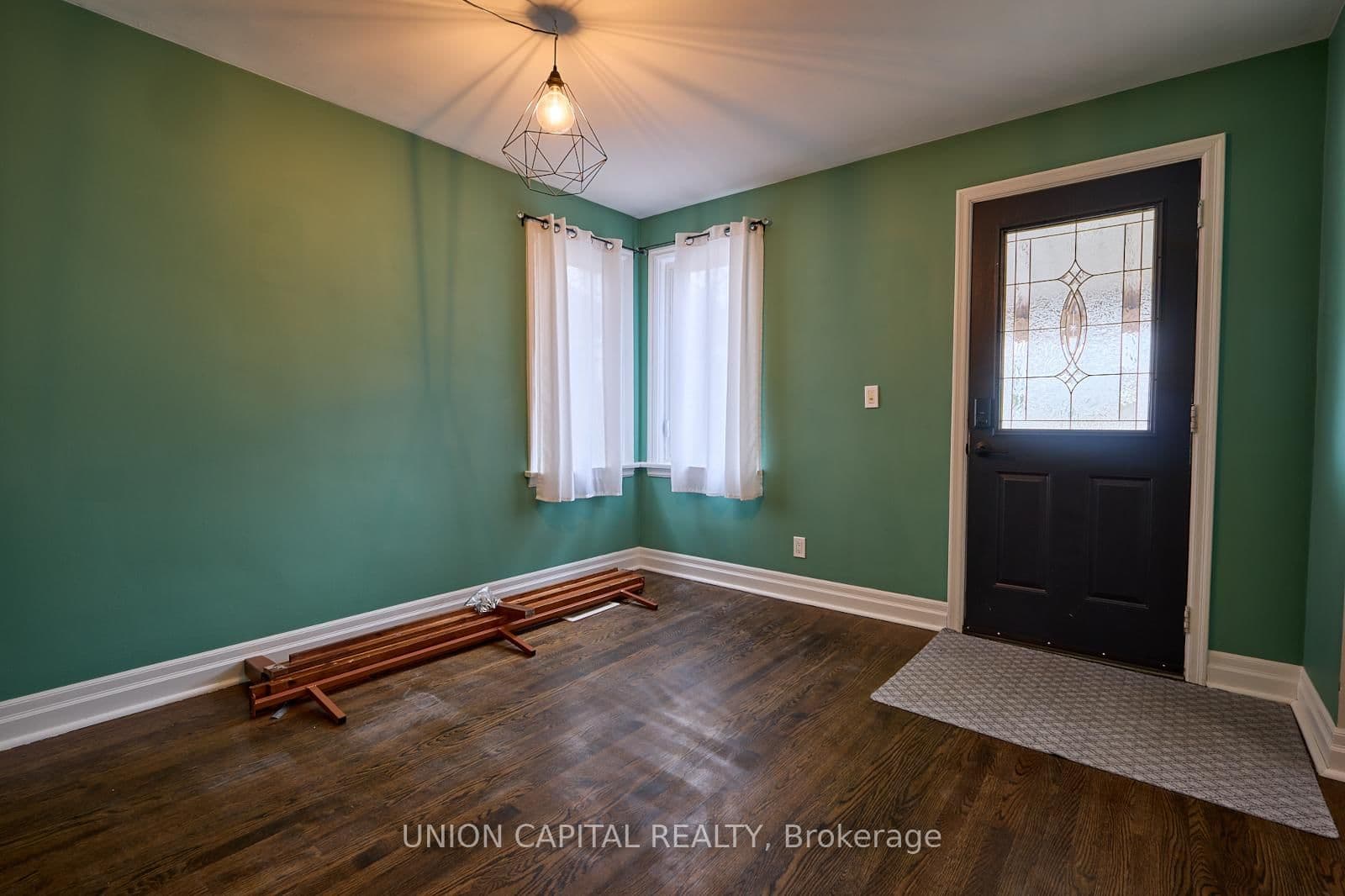 Upper - 269 Haig Street, Oshawa, ON