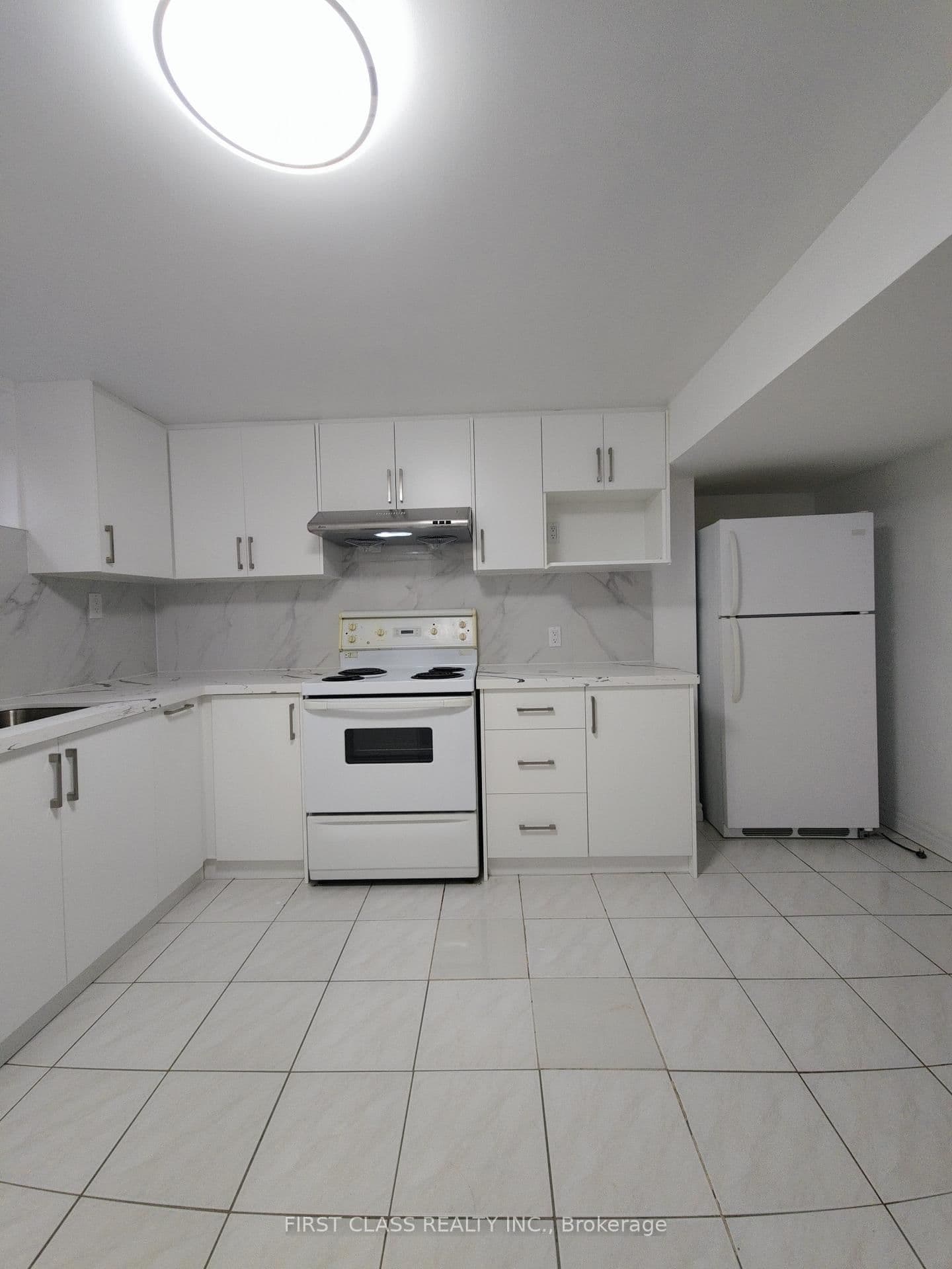 27 Macklingate Court, Toronto, ON — photo 2