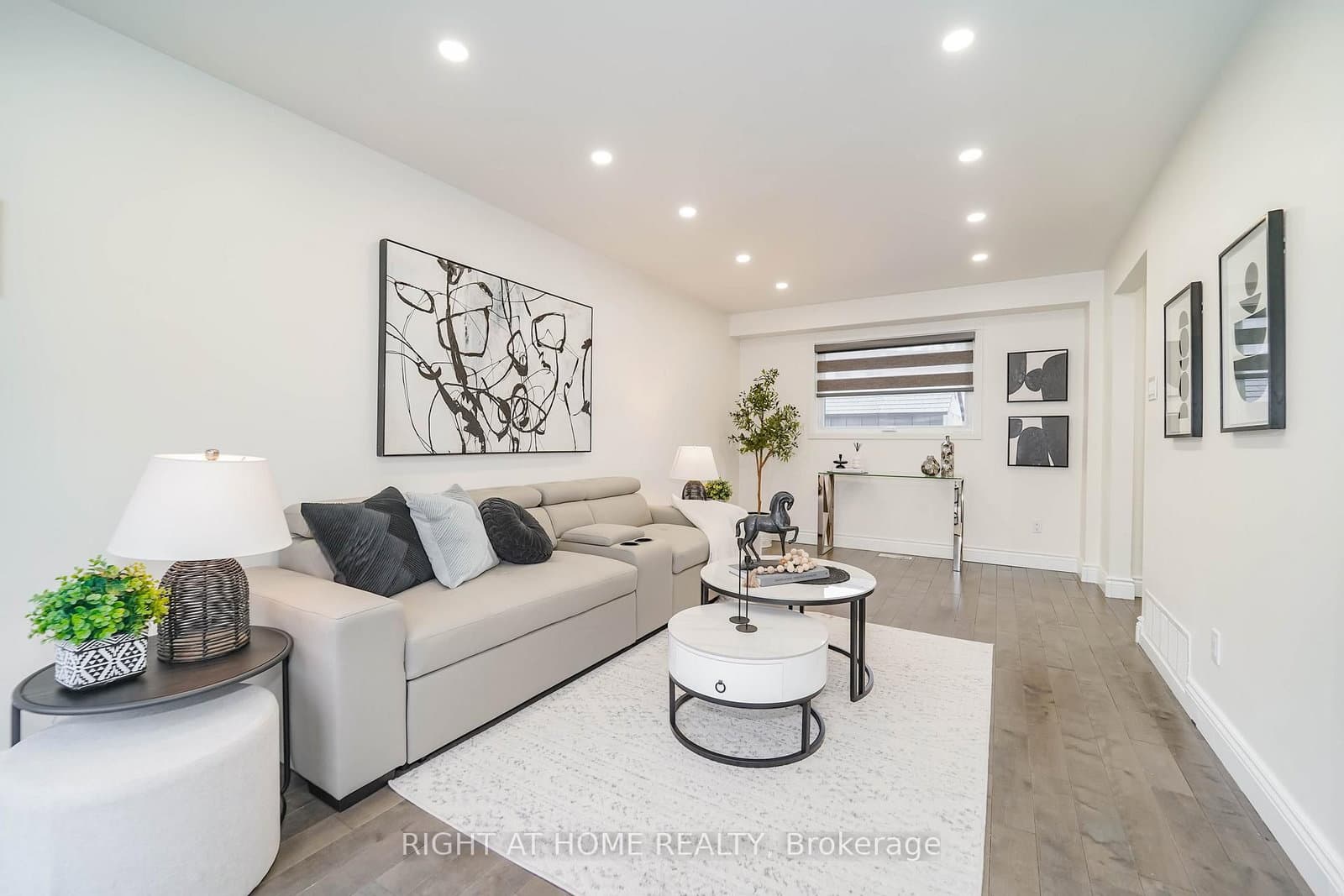 35 Tillbrook Court, Toronto, ON — photo 3
