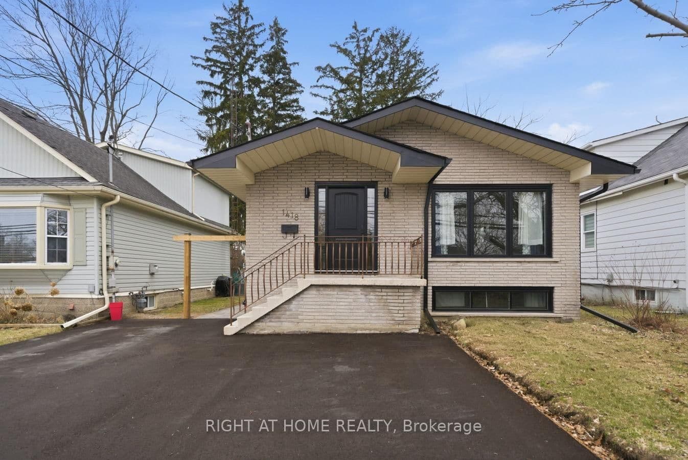 1418 Simcoe Street, Oshawa, ON