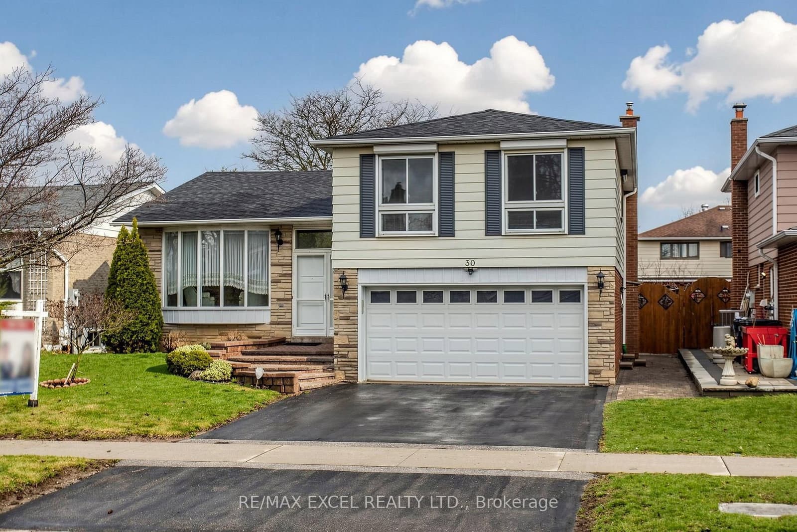 30 WAKEFIELD Crescent, Toronto, ON — photo 2