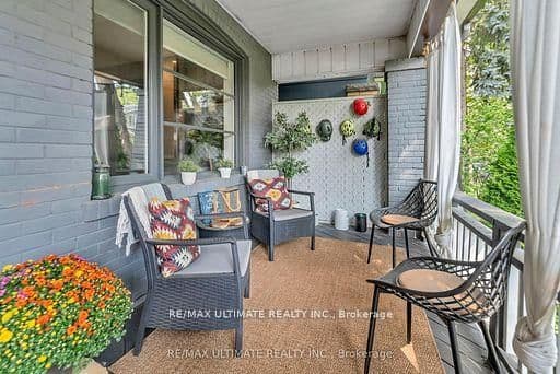 10 Oakdene Crescent, Toronto, ON — photo 2