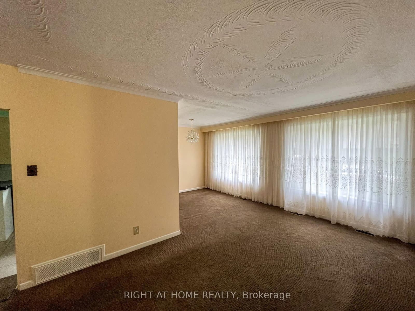 29 Rowatson Road, Toronto, ON — photo 3