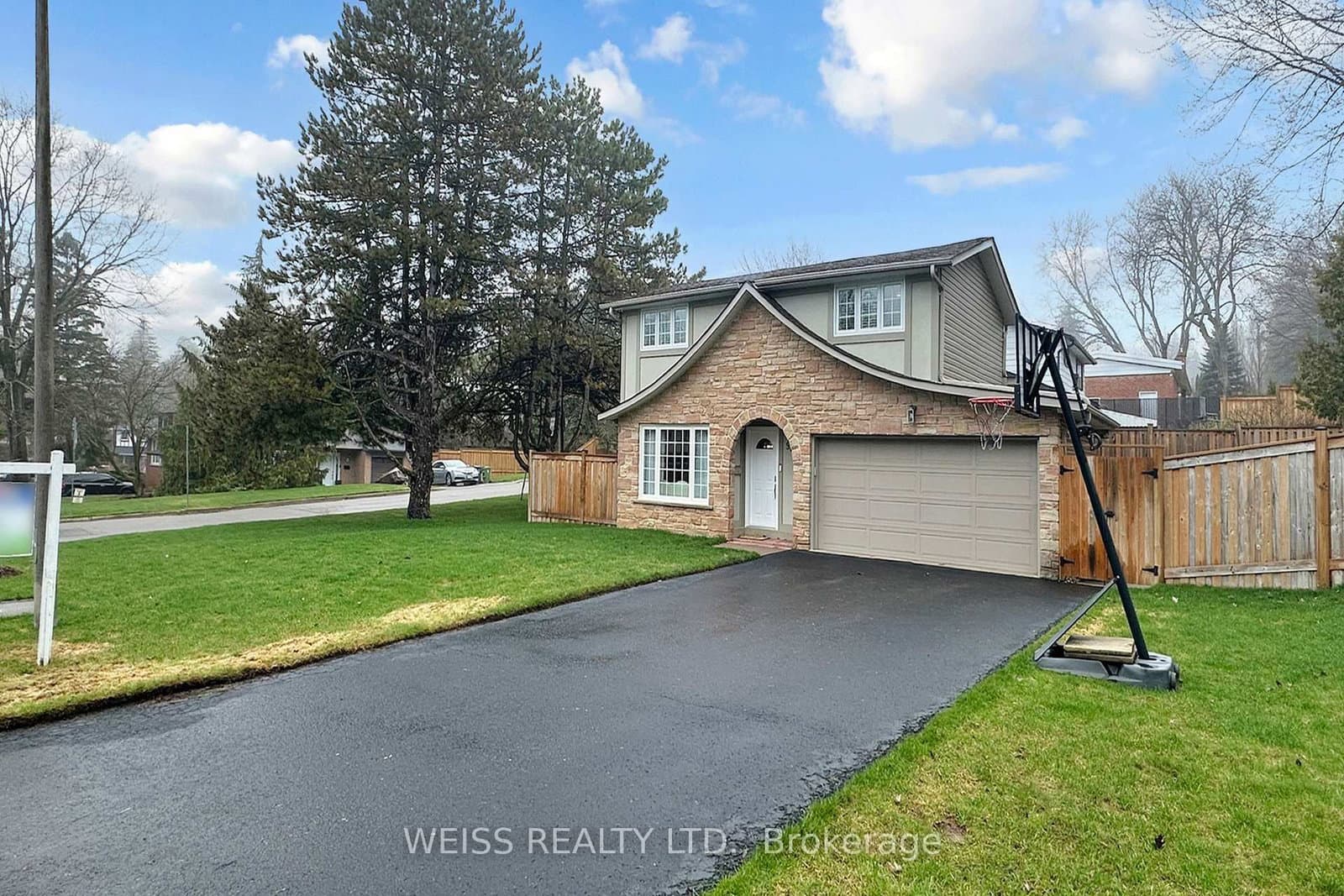 96 Tudor Glen Crescent, Toronto, ON — photo 2