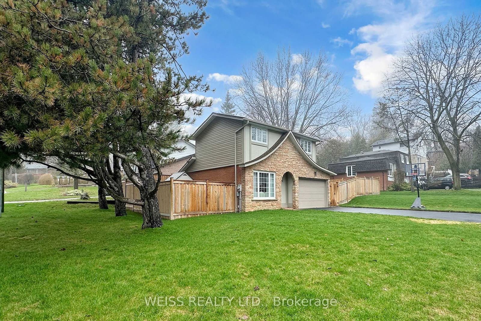 96 Tudor Glen Crescent, Toronto, ON — photo 3