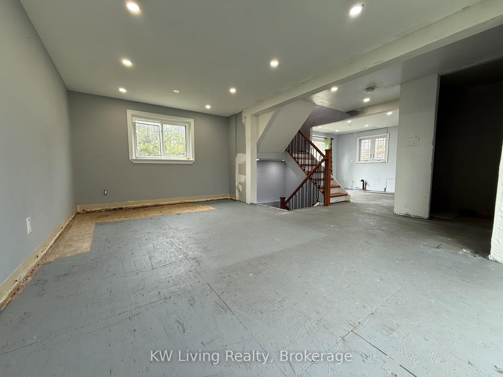 18 Gemshaw Crescent, Toronto, ON — photo 3