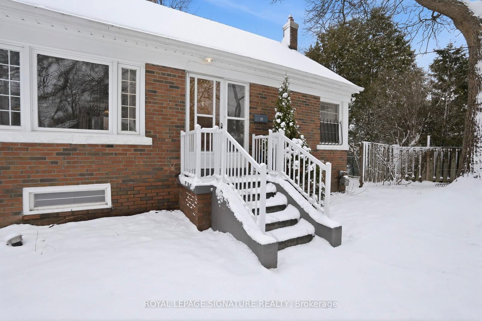 11 Innisdale Drive, Toronto, ON — photo 3