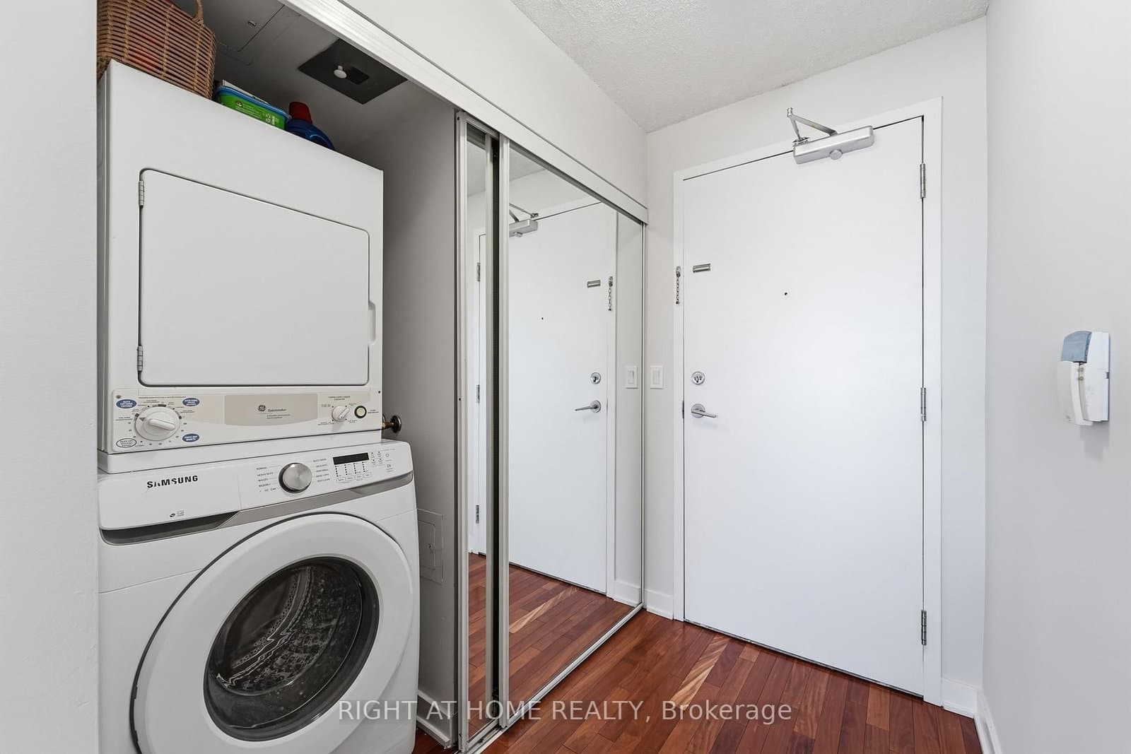 1612 - 38 Lee Centre Drive, Toronto, ON — photo 3