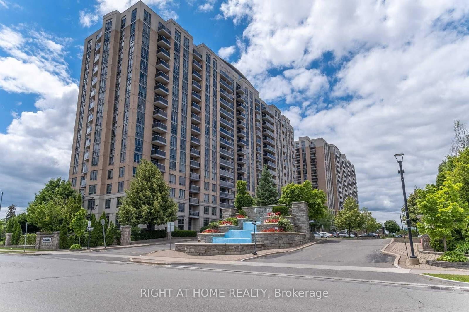 1512 - 8 Mondeo Drive, Toronto, ON