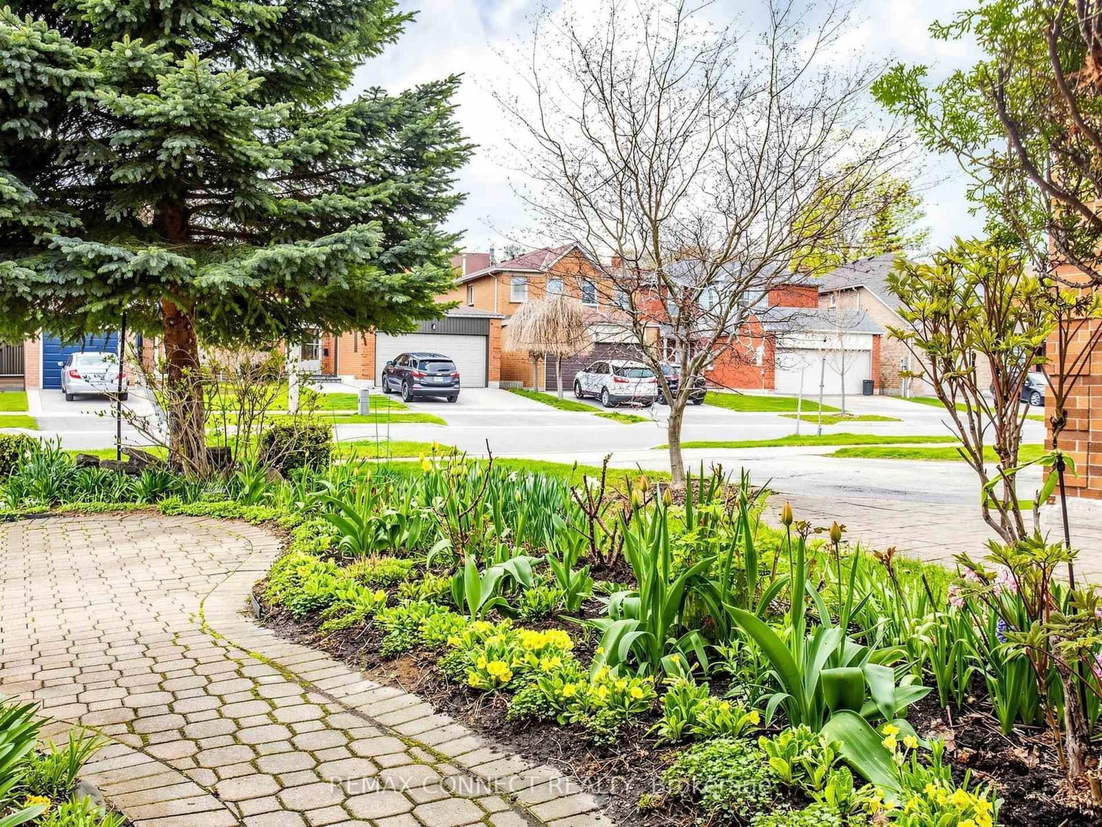 60 Starspray Boulevard, Toronto, ON — photo 2