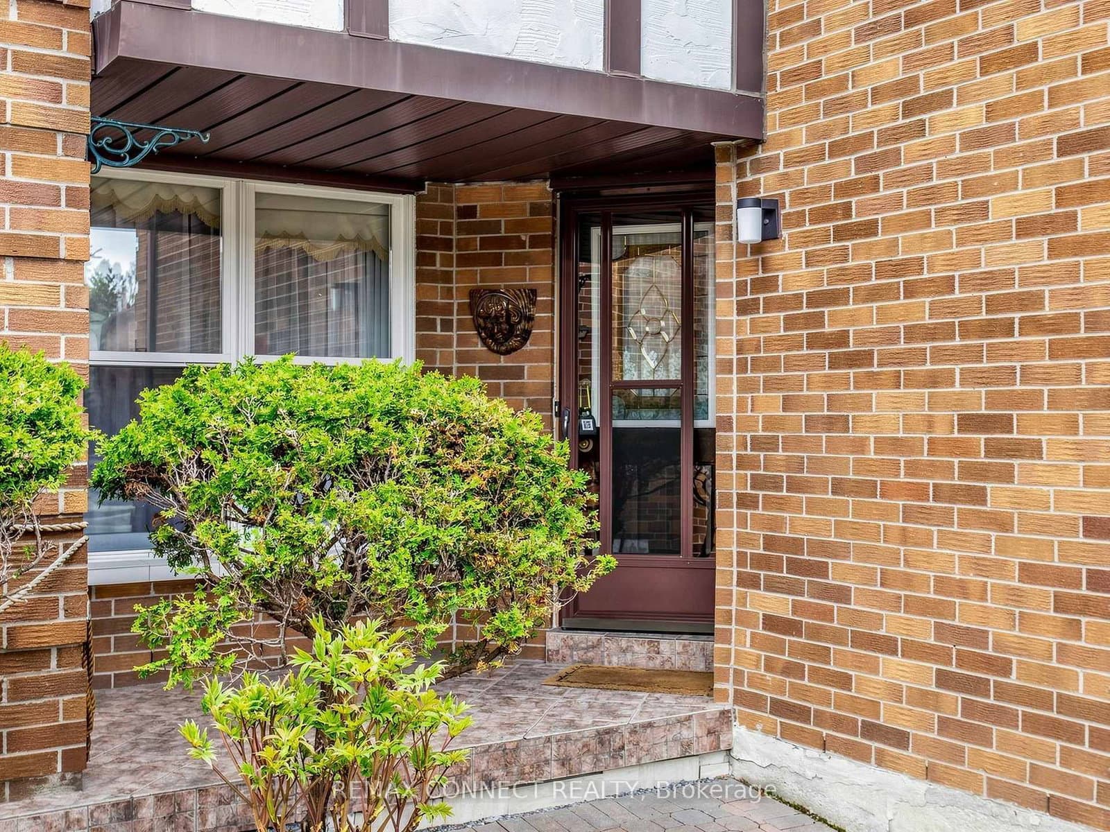 60 Starspray Boulevard, Toronto, ON — photo 3