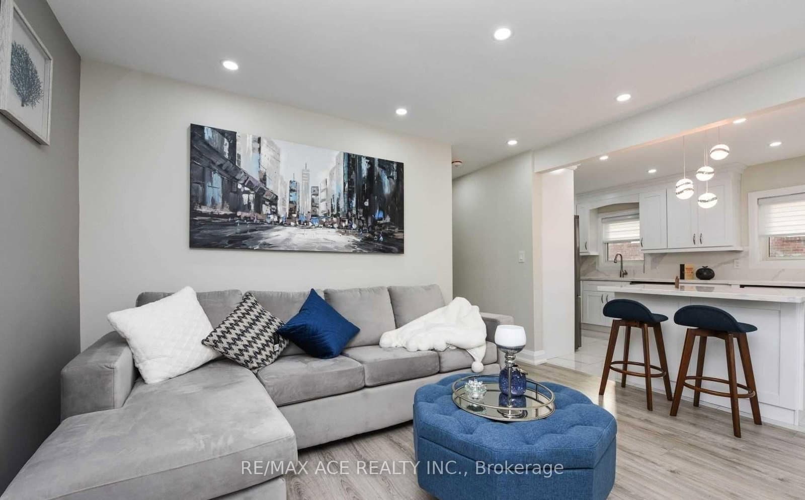 7 Ellie Drive, Toronto, ON — photo 2