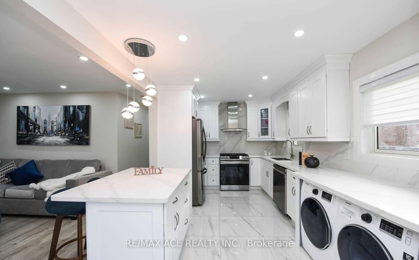7 Ellie Drive, Toronto, ON — photo 3