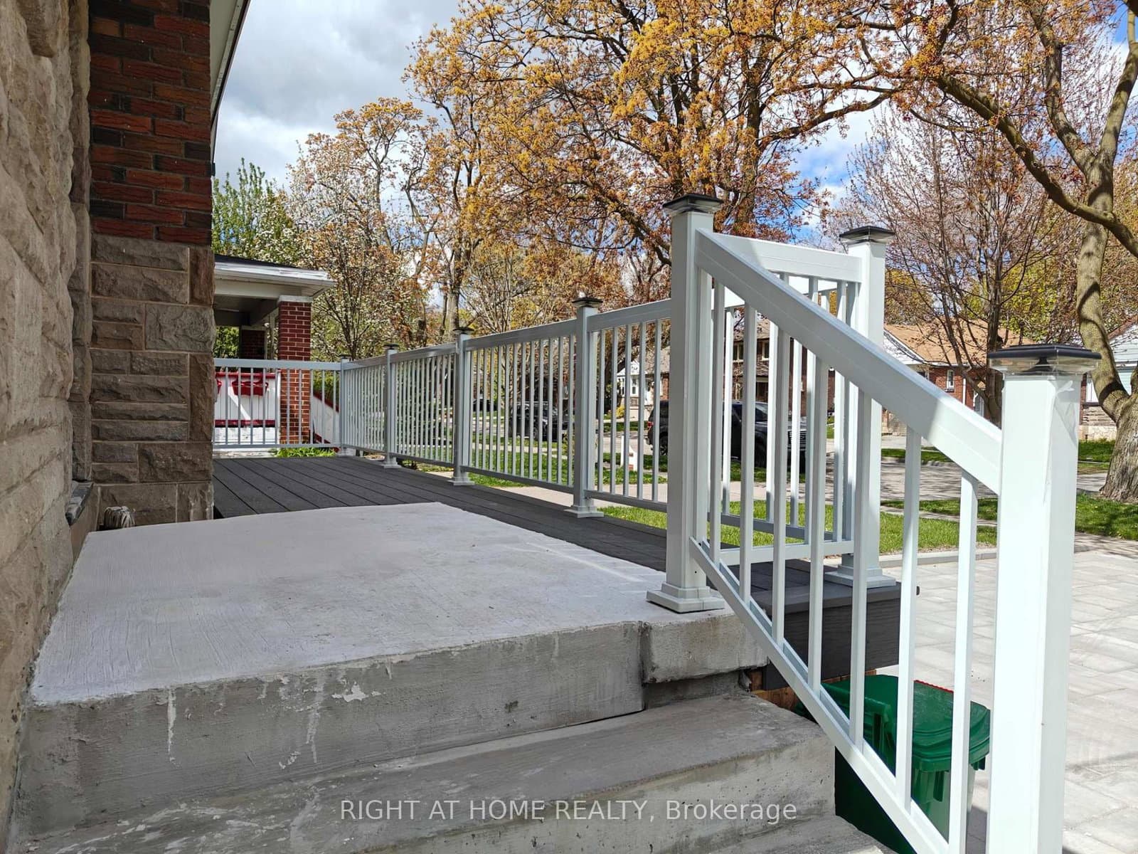 Upper - 92 Cadillac Avenue, Oshawa, ON — photo 2