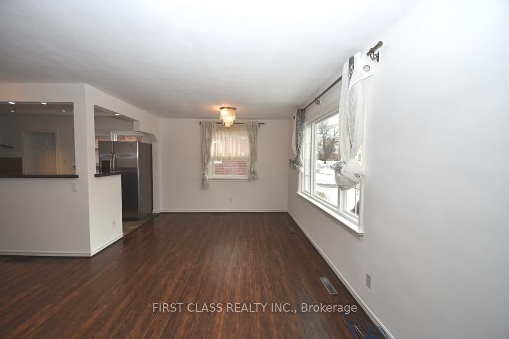 87 Vauxhall Drive, Toronto, ON — photo 3