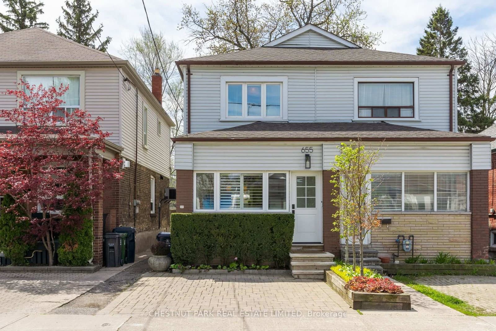 655 Mortimer Avenue, Toronto, ON — photo 2