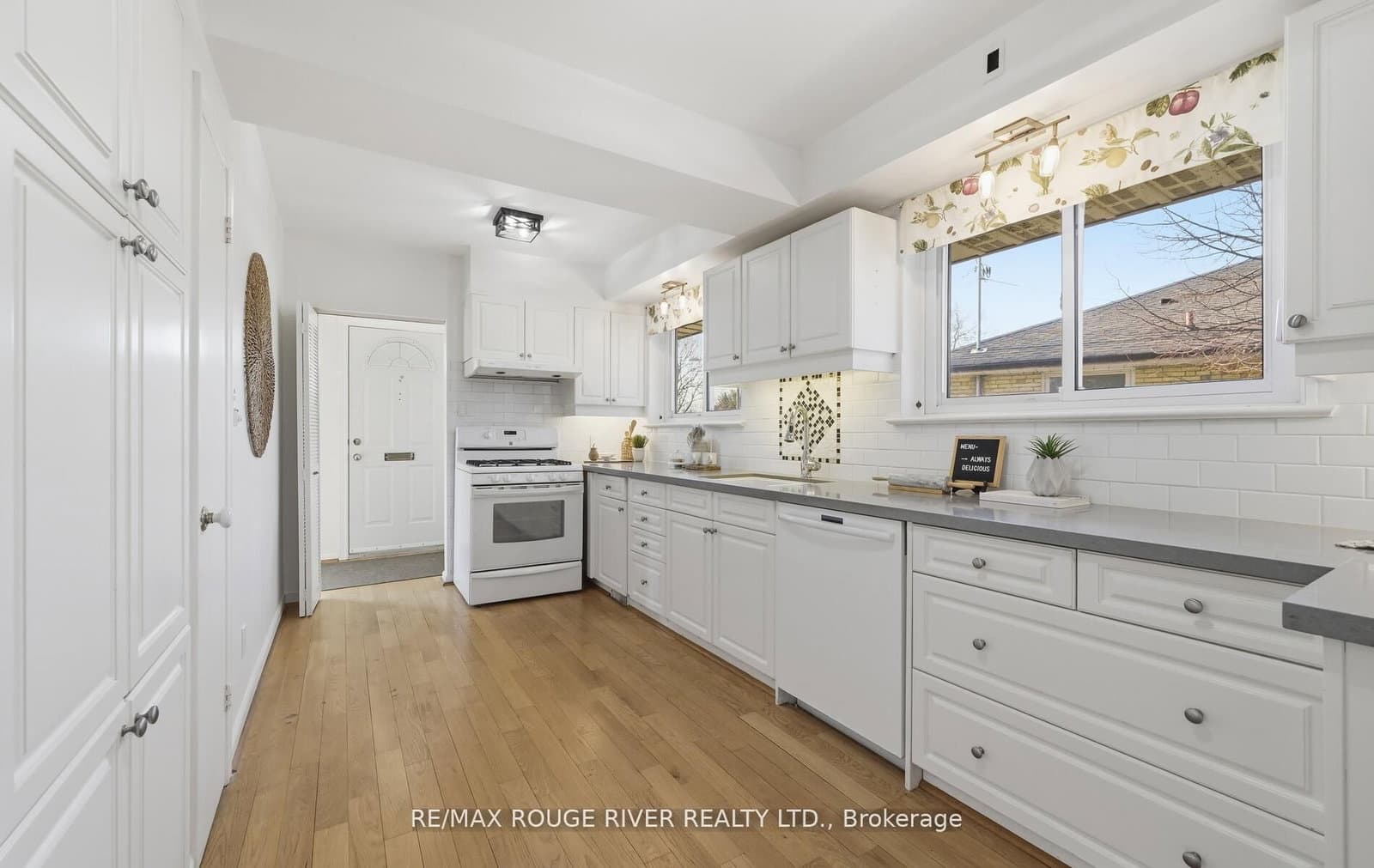 114 Rochman Boulevard, Toronto, ON — photo 3