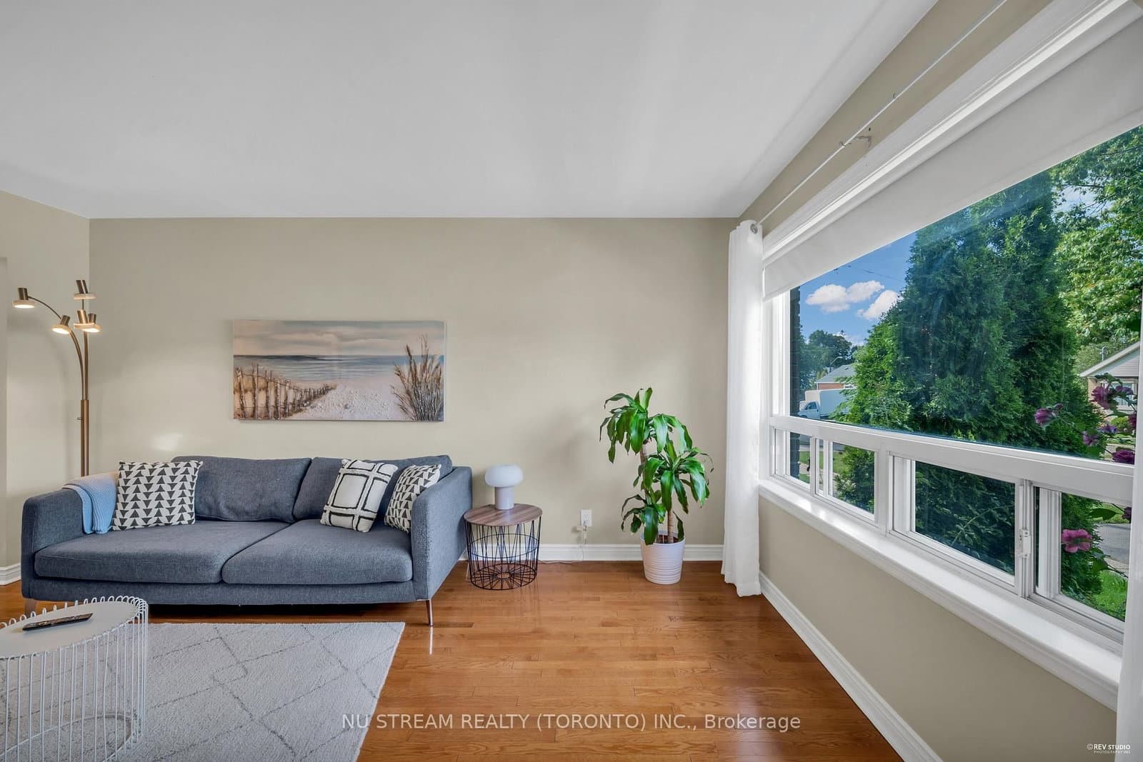 main floor - 5 Highvale Road, Toronto, ON — photo 2