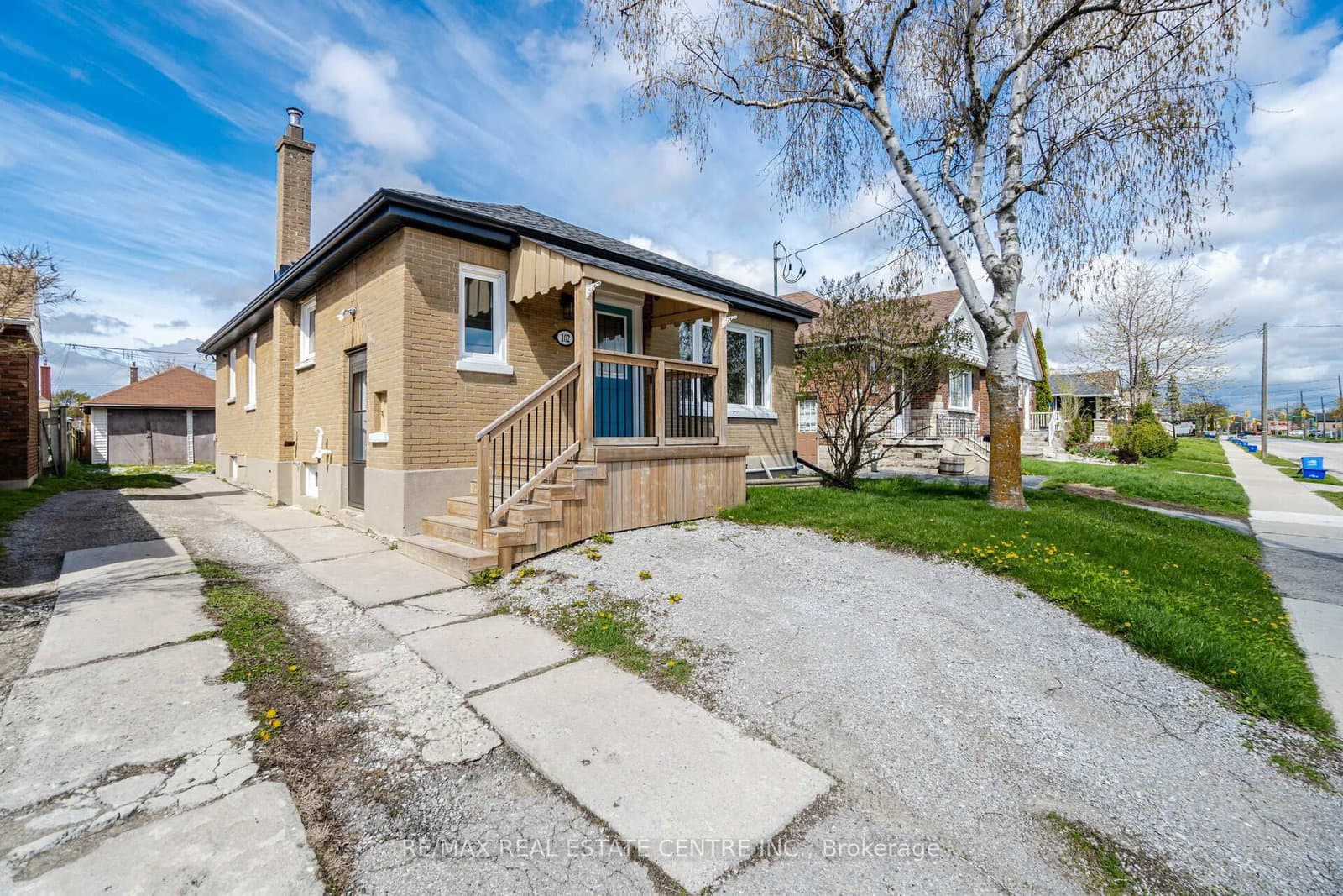 UPPER LEVEL - 102 Wilson Road, Oshawa, ON — photo 2