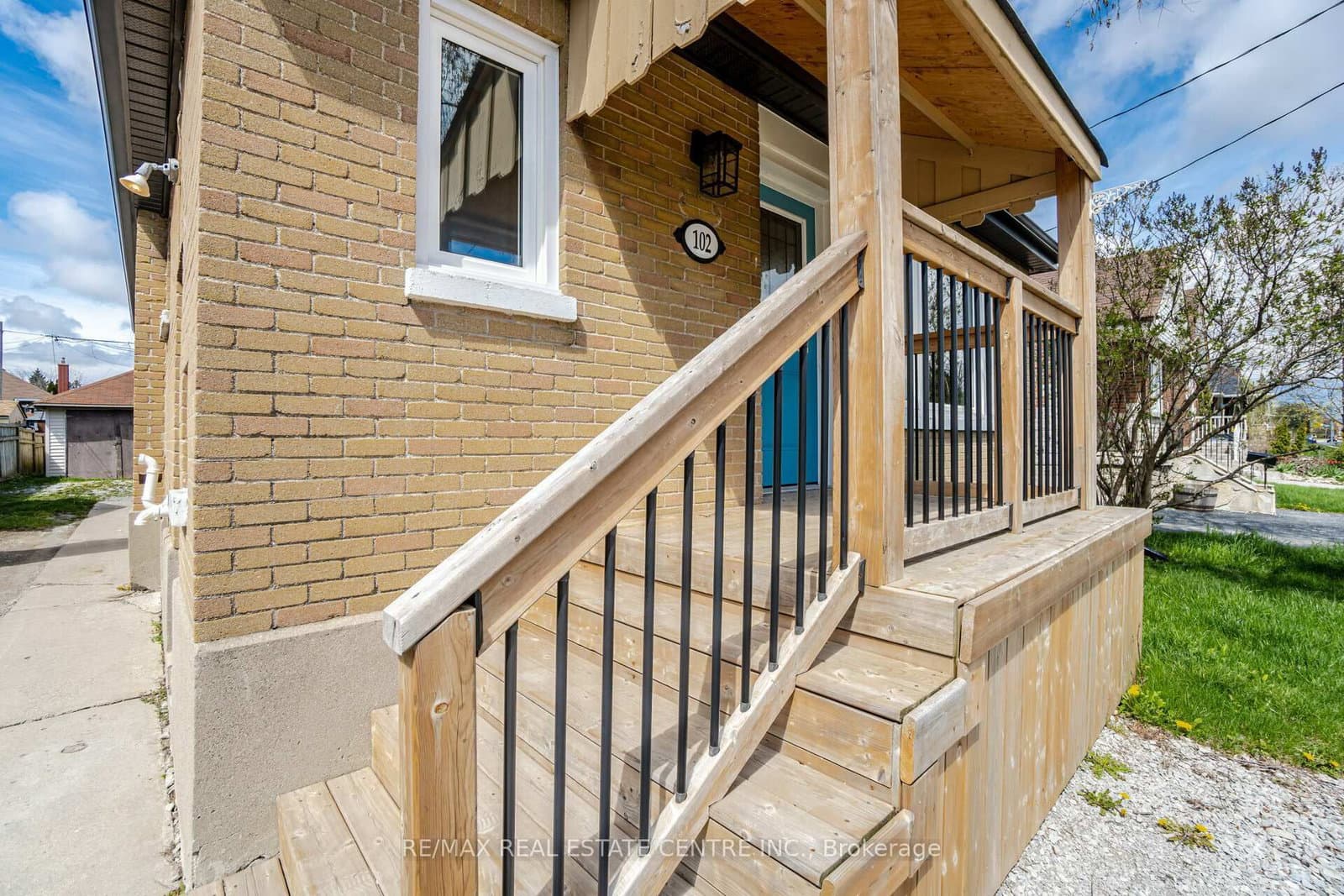 UPPER LEVEL - 102 Wilson Road, Oshawa, ON — photo 3