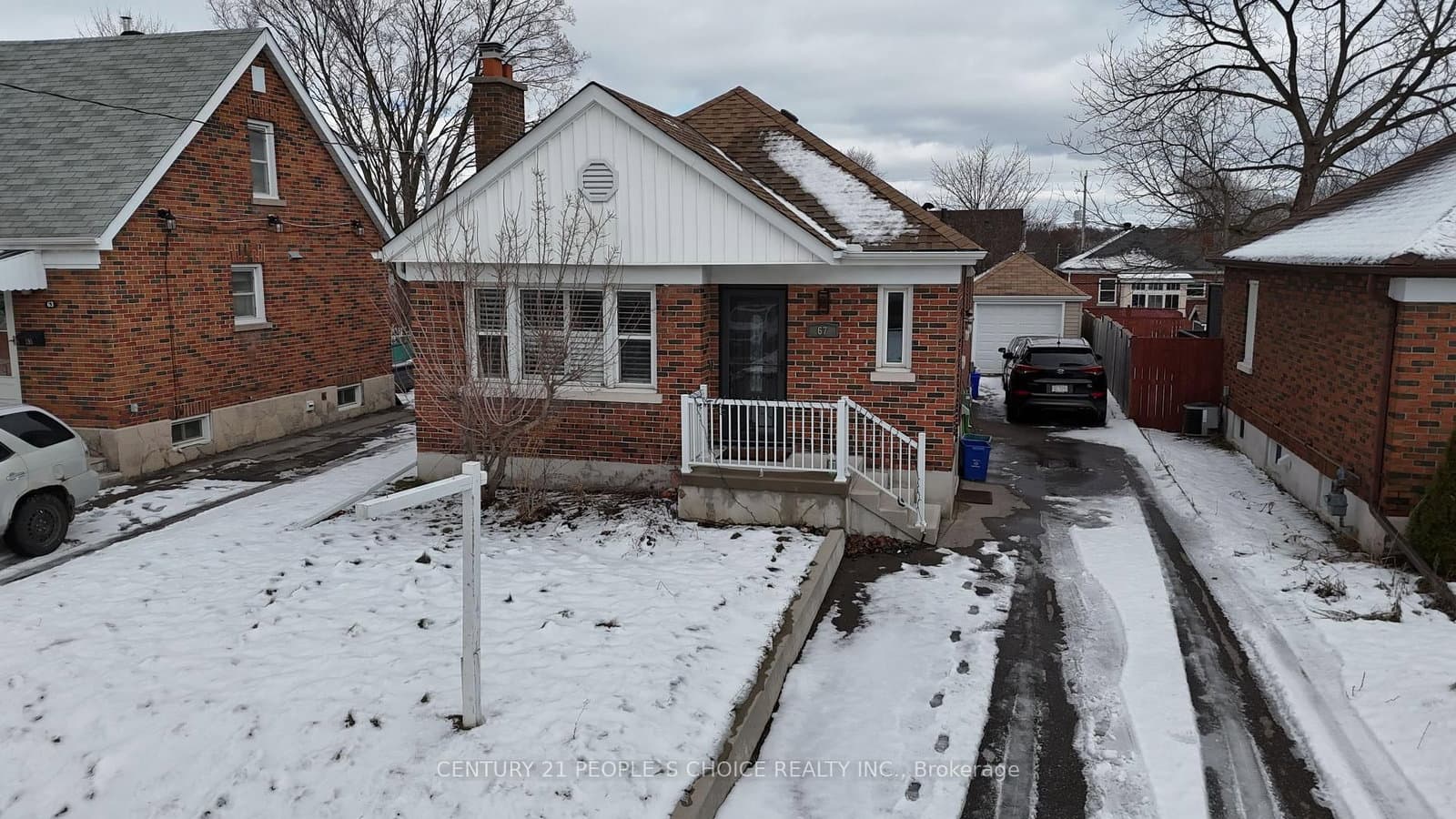 Main Floor - 67 Highland Avenue, Oshawa, ON — photo 2