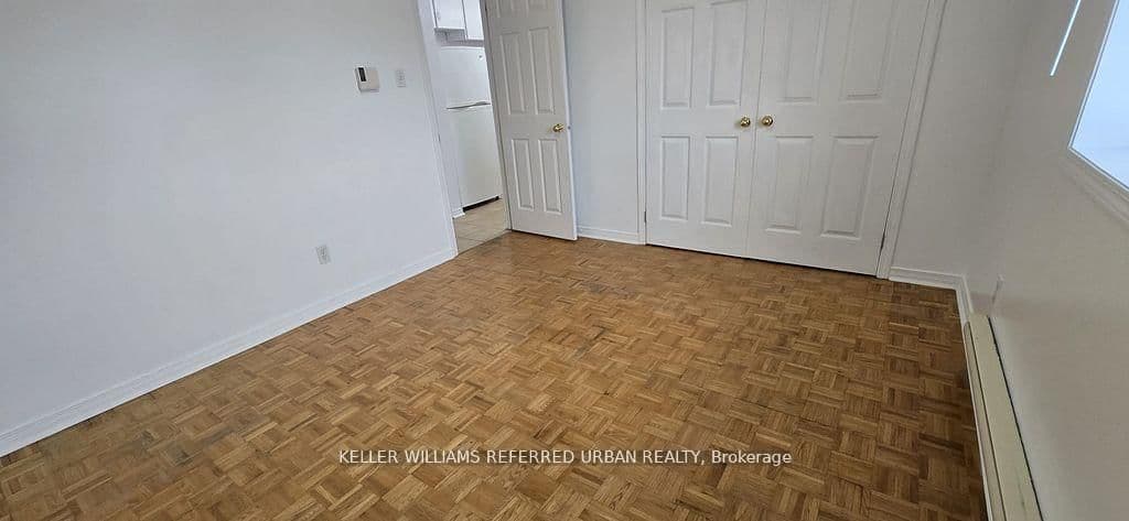 4 - 303 Frontenac Avenue, Oshawa, ON — photo 2