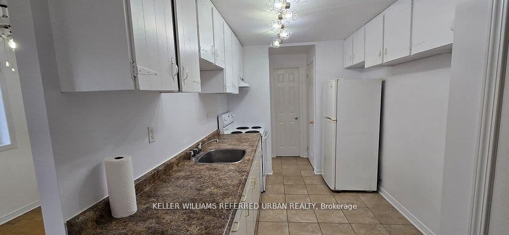 4 - 303 Frontenac Avenue, Oshawa, ON — photo 3