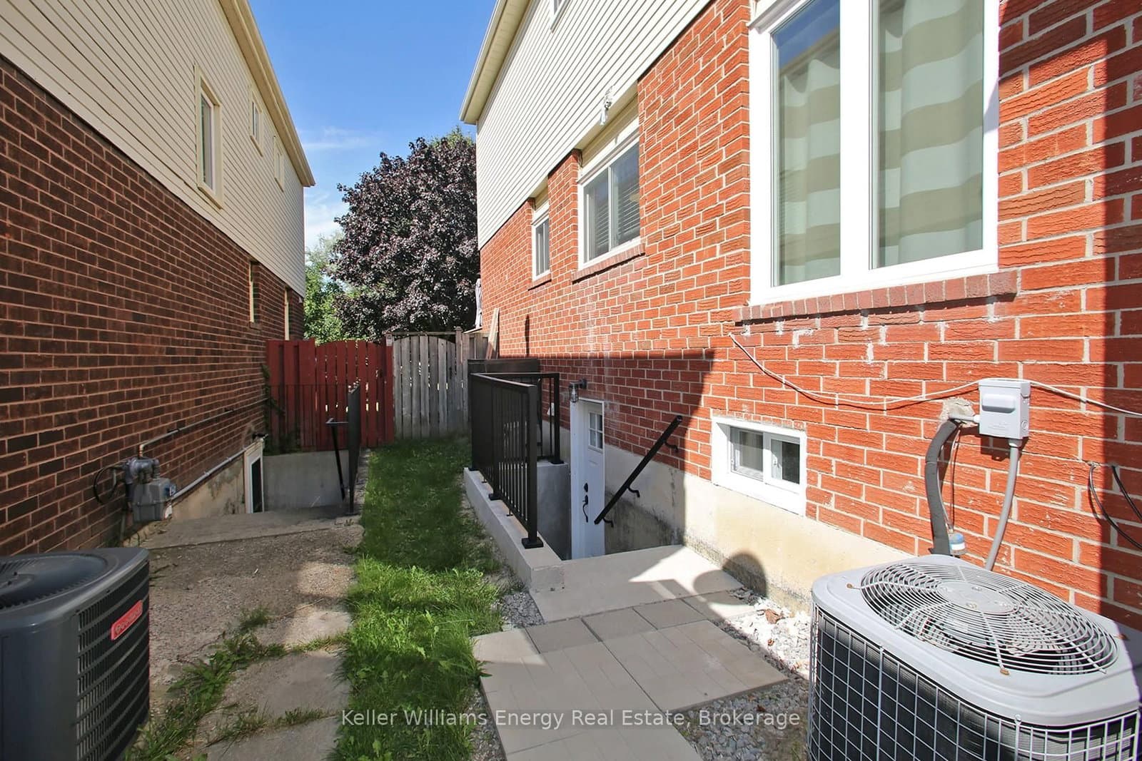Lower - 213 Glen Hill Drive, Whitby, ON — photo 2