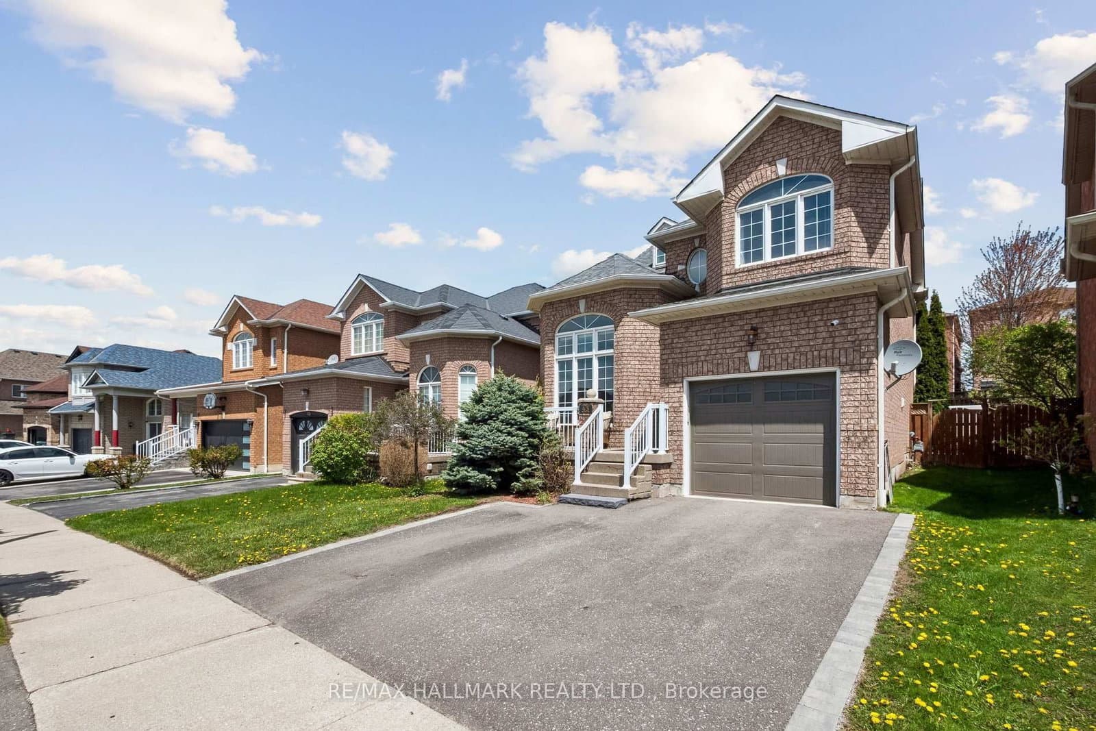 43 Nobbs Drive, Ajax, ON — photo 2