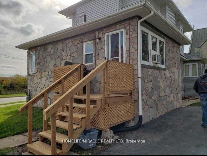 Unit 2 - 598 Front Street, Oshawa, ON — photo 2