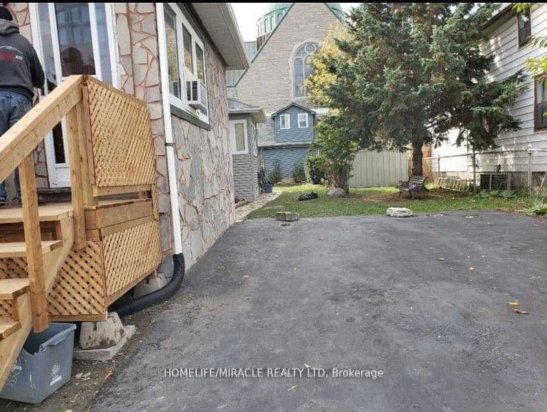 Unit 2 - 598 Front Street, Oshawa, ON — photo 3