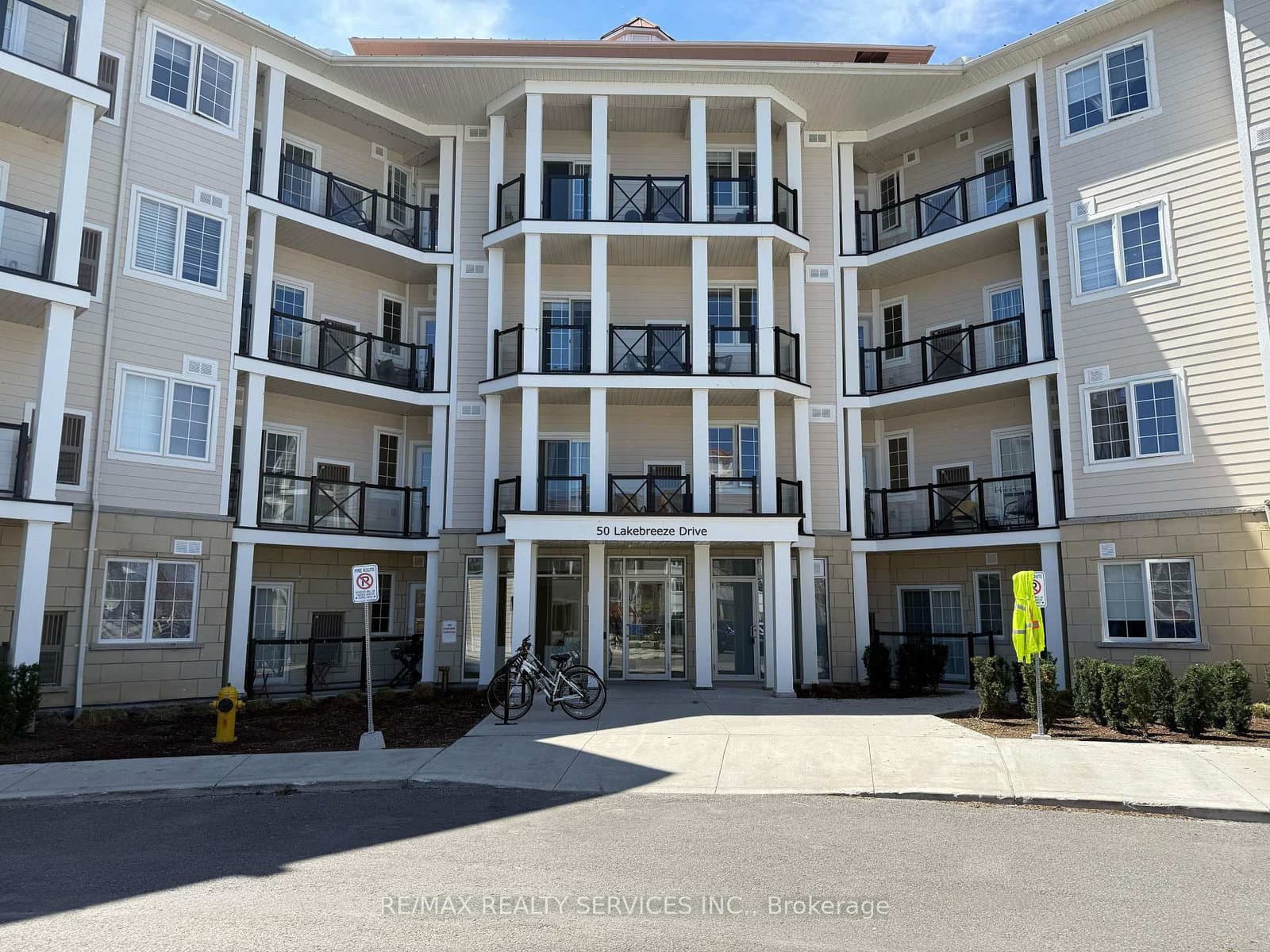 229 - 50 Lakebreeze Drive, Clarington, ON